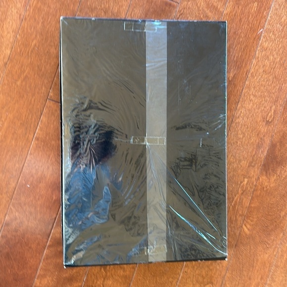 YSL Towels! Set of 2 Great gift for someone special! New in box! - Picture 8 of 8